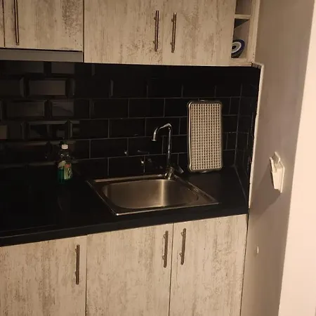 Einav نِكيانا